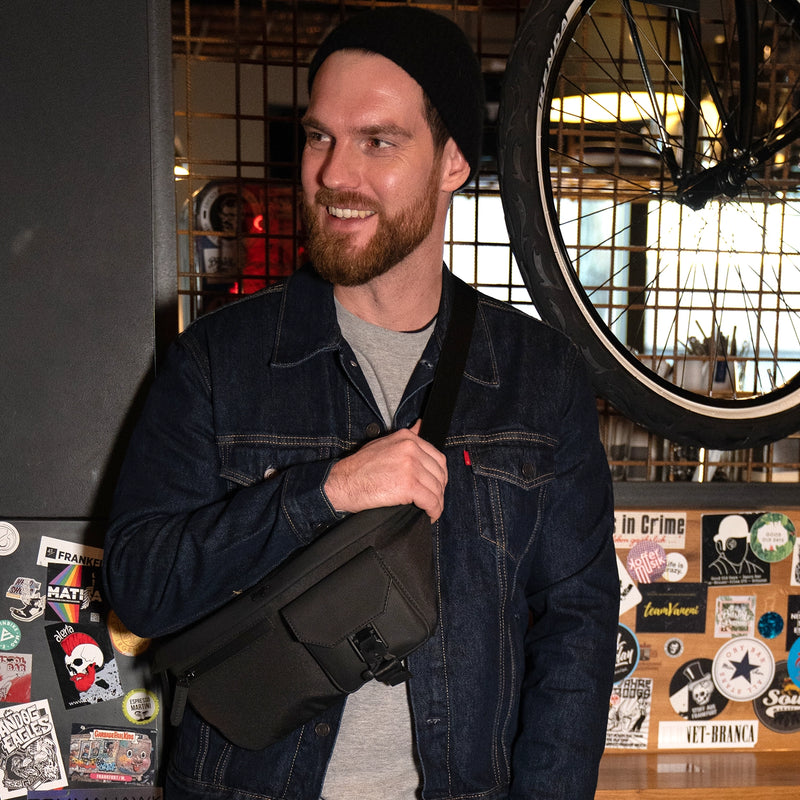 FINN Cross Body Bag schwarz