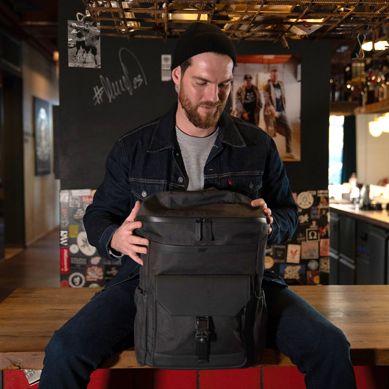 FINN Rucksack L schwarz