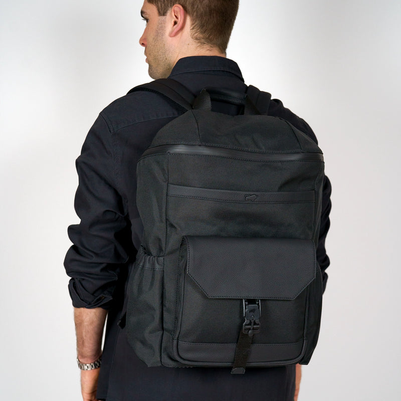 FINN Rucksack L schwarz